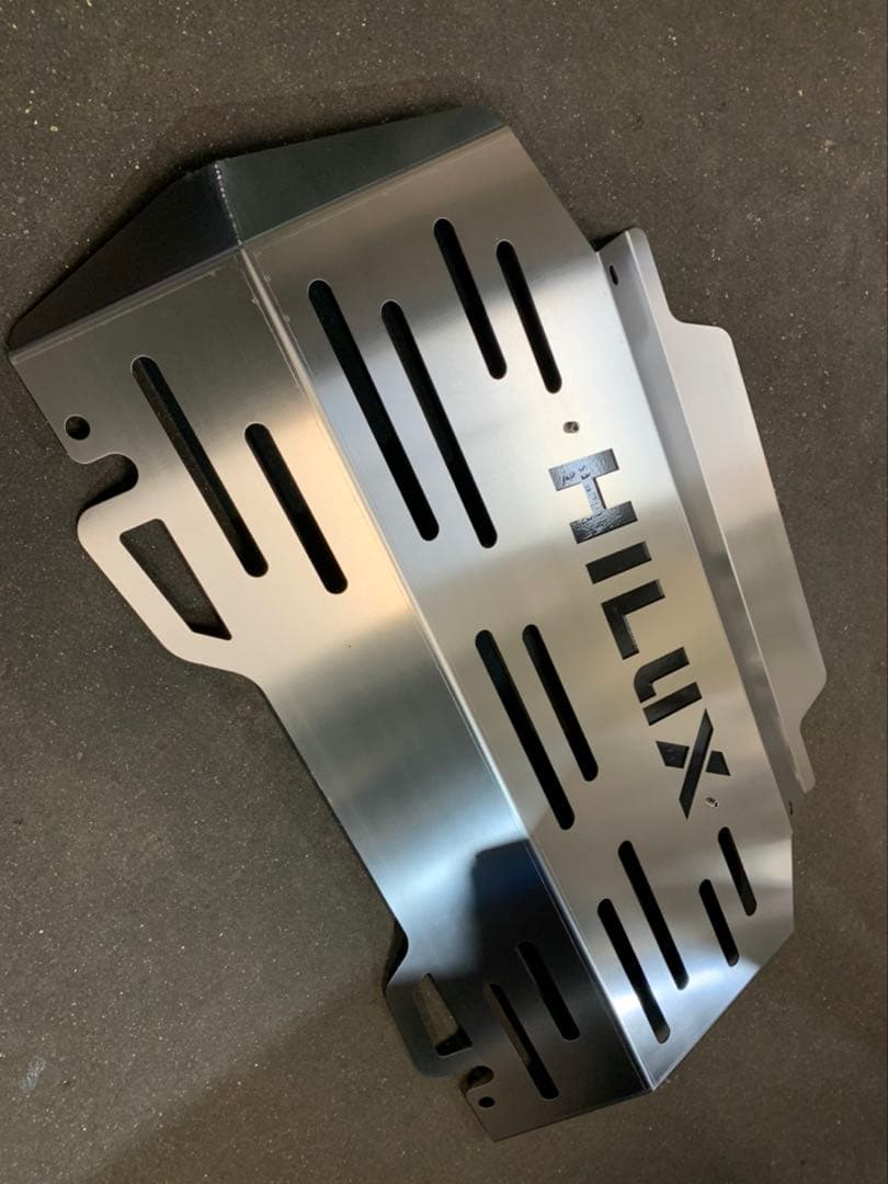 ハイラックス GUN125 スキッドプレート