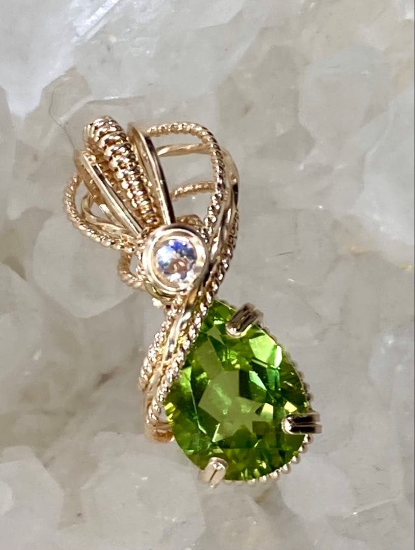 ペリドット　ペリステライト　ペンダントトップ　ワイヤージュエリー