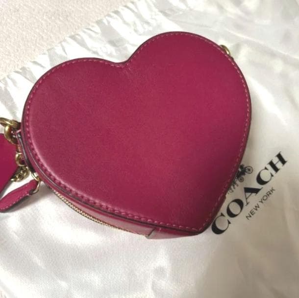 COACH ハート チェーンバッグ ミニ T25030106