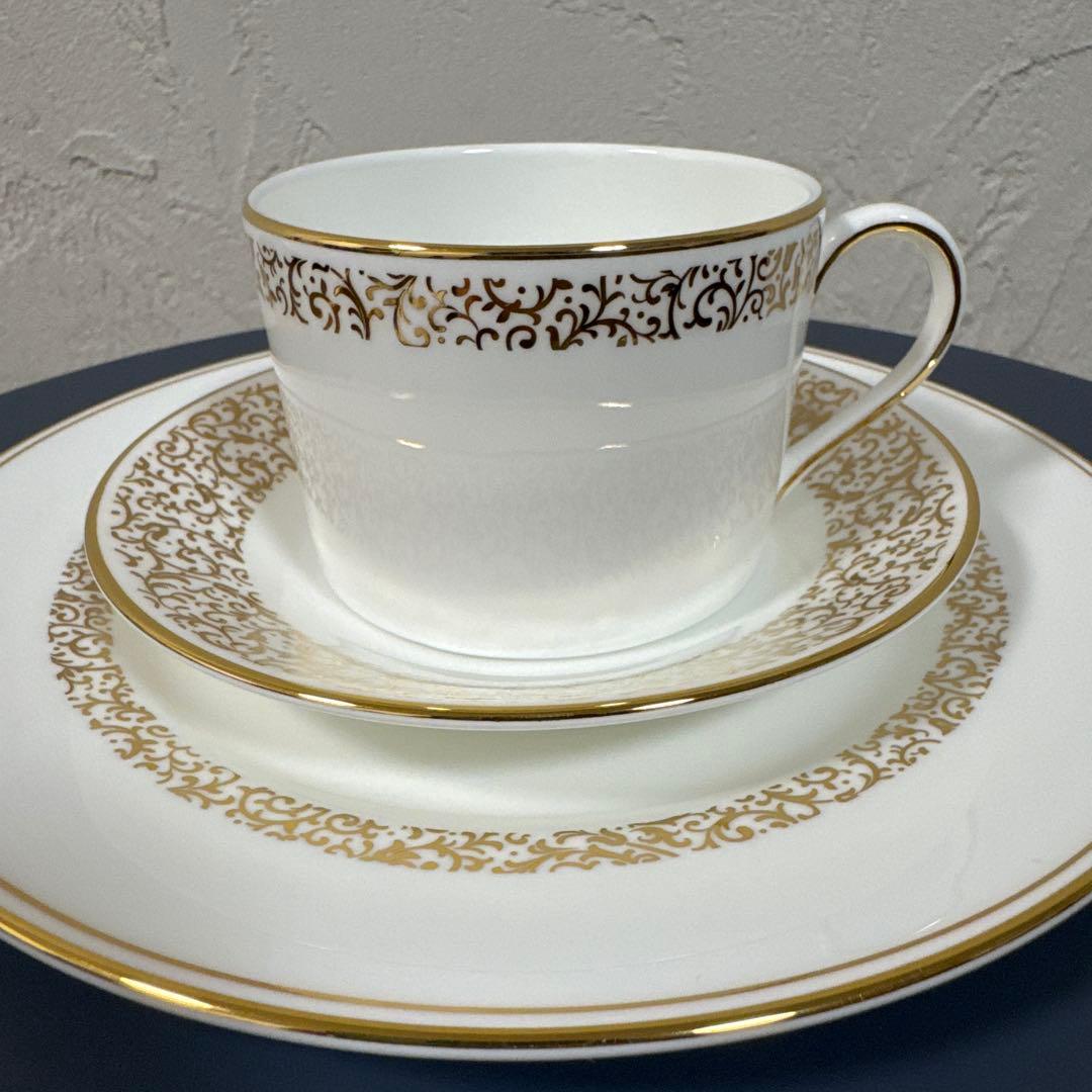 ウェッジウッド　ヴェラ・ウォン　ペアカップ＆ソーサー　プレート